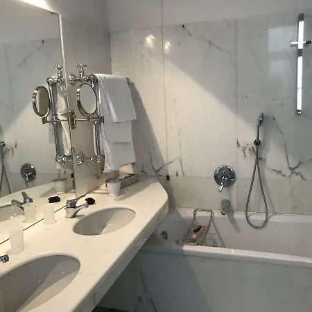 Sleeps 12 Wifi Villa